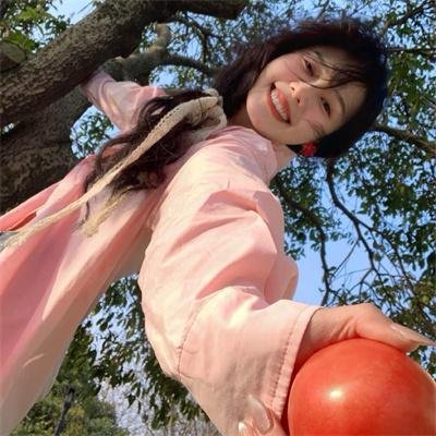 妮可·拜耳：大码怪美人